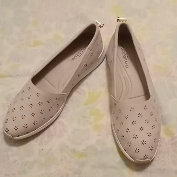 Cole Haan Studio Grand 9.5 B - Picture 1 of 5